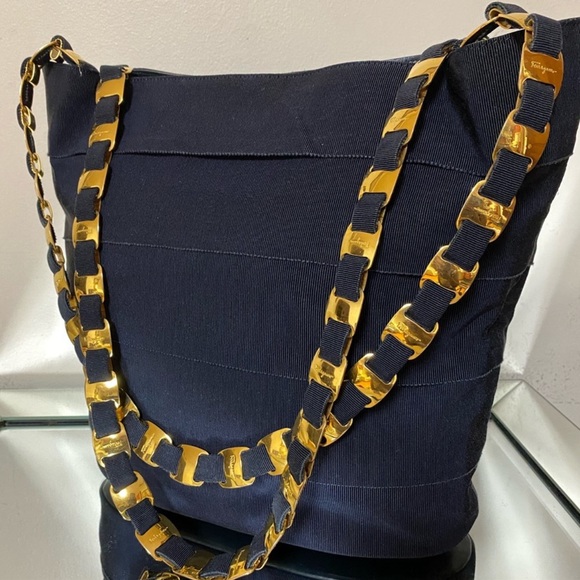 💥💥💥VINTAGE SUPER BEAUTIFUL 💥💥Ferragamo Navy blue Canvas Vara
Chain Tote💥💥 - Picture 2 of 16
